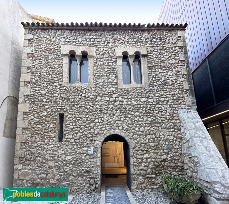 Vilafranca del Penedès - Capella de Sant Pelegrí. façana posterior (Foto: Albert Esteves, 2023) Vilafranca del Penedès - Capella de Sant Pelegrí. façana posterior