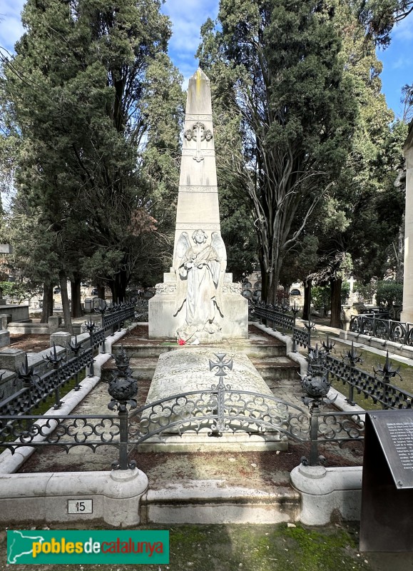 Vilafranca del Penedès - Cementiri. Sepulcre Miquel Torres Vendrell