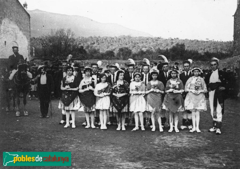 Sant Esteve de Palautordera - Nois i noies vestits per al Ball de Gitanes