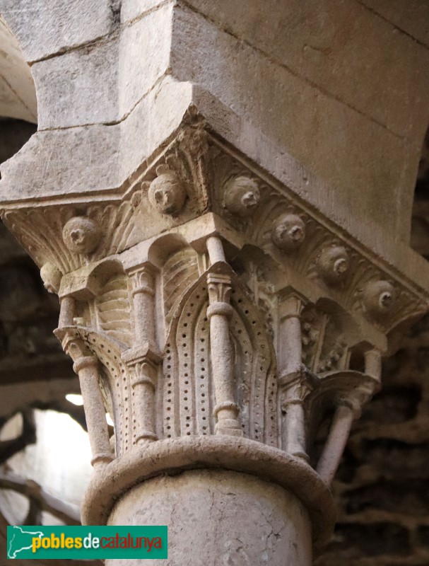 Girona - Banys àrabs. Capitell