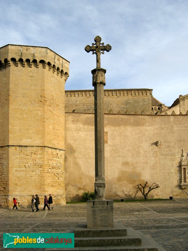 Monestir de Poblet - Creu de l'Abat Guimerà (Foto: Albert Esteves, 2025) Monestir de Poblet - Creu de l'Abat Guimerà