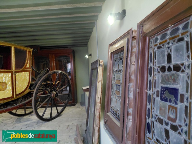 Sant Feliu de Llobregat - Palau Falguera. Finestres originals (Foto: Sergi Suárez, 2026) Sant Feliu de Llobregat - Palau Falguera. Finestres originals