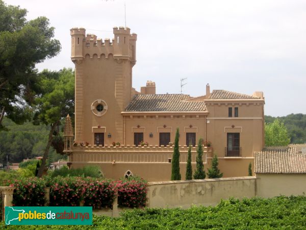 Sant Pere de Ribes Torre del Veguer, façana lateral