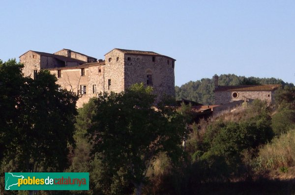 Castell de Sentmenat i la seva ermita (de Sant Jaume) (Foto: Joan Sánchez Sabé, 2006) Castell de Sentmenat i la seva ermita (de Sant Jaume)