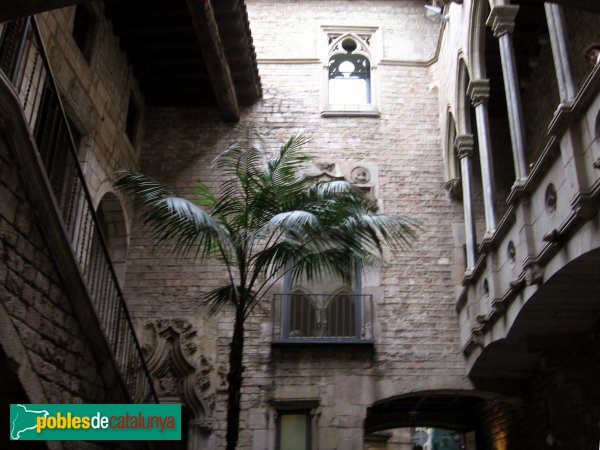 Barcelona - Carrer Montcada - Palau Aguilar (Foto: Albert Esteves, 2006) Barcelona - Carrer Montcada - Palau Aguilar