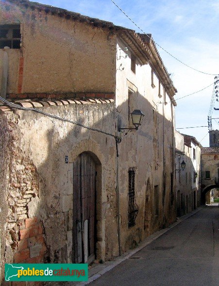 Banyeres del Penedès - Antic hostal (Cal Fontanilles) (Foto: Albert Esteves, 2006) Banyeres del Penedès - Antic hostal (Cal Fontanilles)