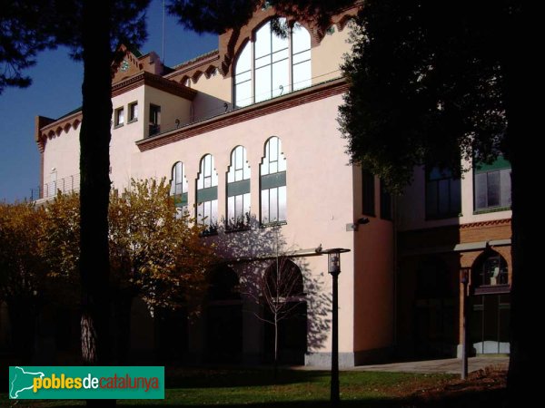 Obra Social de la Caixa de Sabadell, vista des del jardí