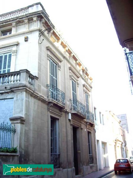 Casa Brujas, façana del carrer de la Creueta