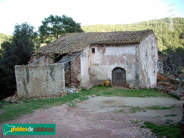 Can Montllor de Dalt, porta amb ventalla, a la cara Nord