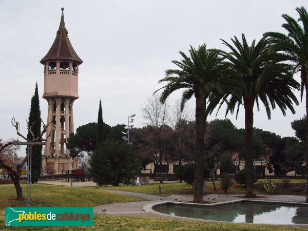 La Torre de l'Aigua, vista des del parc Taulí (Foto: Joan Sánchez Sabé, 2007) La Torre de l'Aigua, vista des del parc Taulí