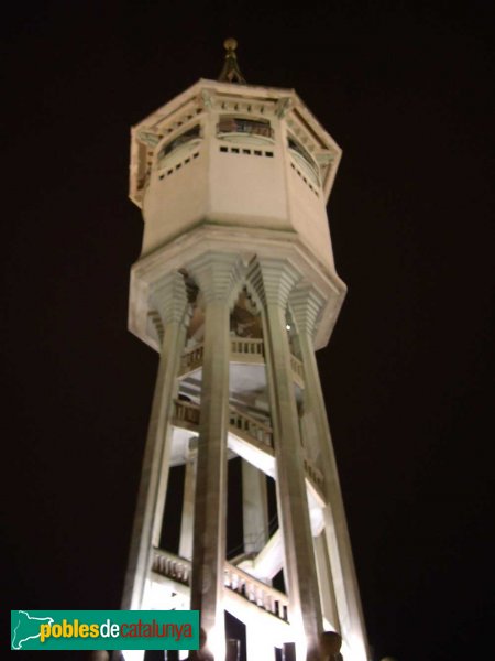 Torre de l'Aigua, des del peu, de nit