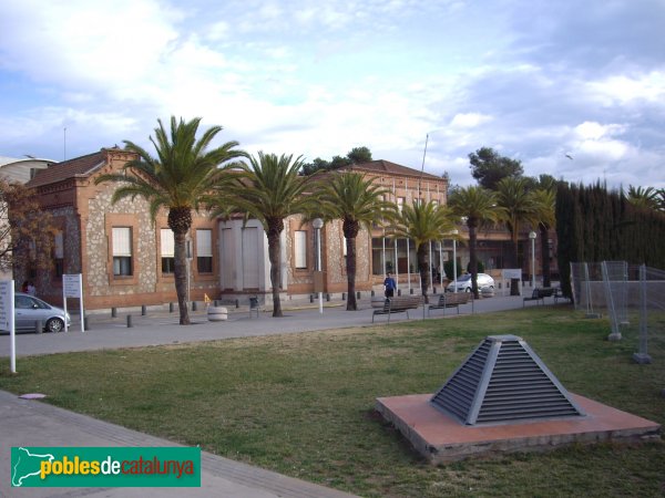 Hospital de la Mare de Déu de la Salut (els Caliptus). Façana principal