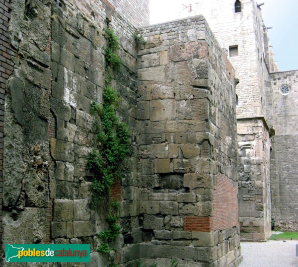 Barcelona - Muralles a la plaça Ramon Berenguer