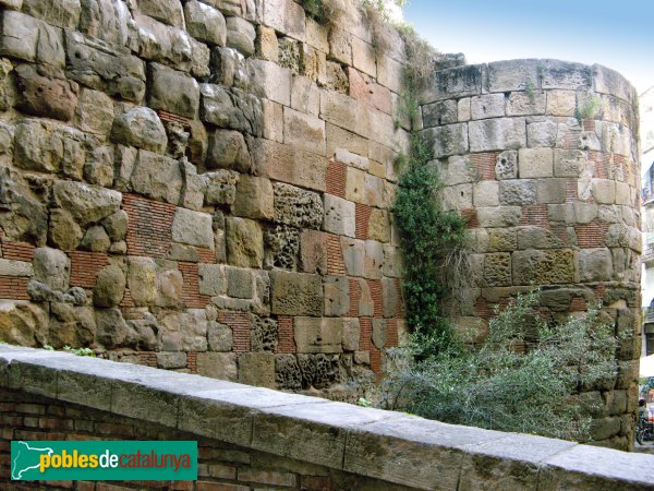 Barcelona - Muralla de la plaça Traginers (Foto: Albert Esteves, 2007) Barcelona - Muralla de la plaça Traginers