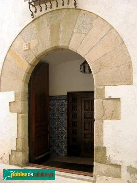 Pineda - Ciutadans, 28 (Foto: Albert Esteves, 2007) Pineda - Ciutadans, 28
