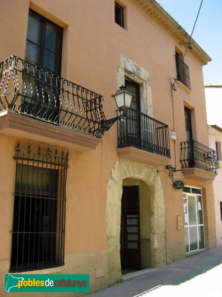 Creixell - Casal del segle XVIII (Foto: Albert Esteves, 2007) Creixell - Casal del segle XVIII