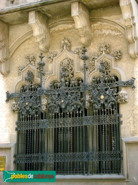 Mataró - Casa Coll i Regàs - Detall finestra