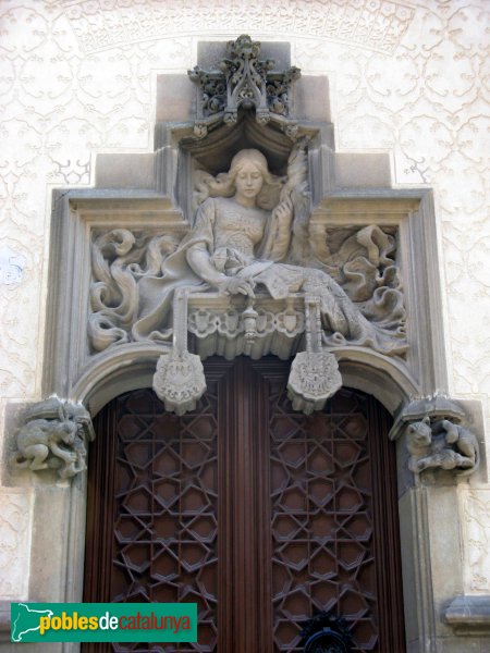 Mataró - Casa Coll i Regàs - Detall finestra (Foto: Albert Esteves, 2007) Mataró - Casa Coll i Regàs - Detall finestra
