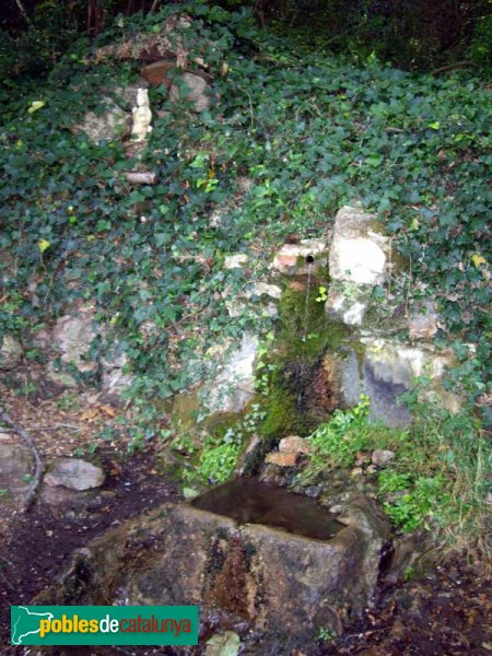 Font del Gurri, al camí que puja des de Sentmenat (Foto: Joan Sánchez Sabé, 2006) Font del Gurri, al camí que puja des de Sentmenat