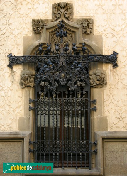 Mataró - Casa Coll i Regàs - Detall finestra