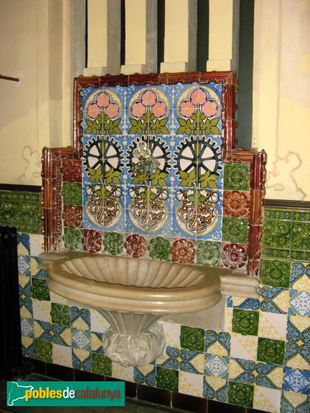 Mataró - Casa Coll i Regàs - Rentamans (Foto: Albert Esteves, 2007) Mataró - Casa Coll i Regàs - Rentamans