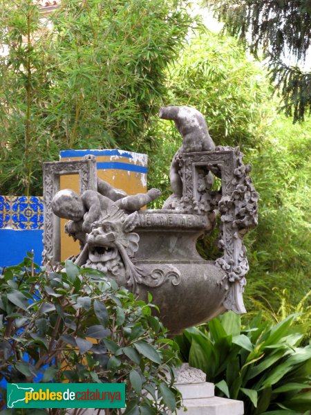 Argentona - Casa Puig. Font del jardí (Foto: Albert Esteves, 2007) Argentona - Casa Puig. Font del jardí