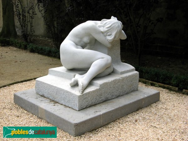 Argentona - Casa Garí - Escultura de Llimona (Foto: Albert Esteves, 2007) Argentona - Casa Garí - Escultura de Llimona
