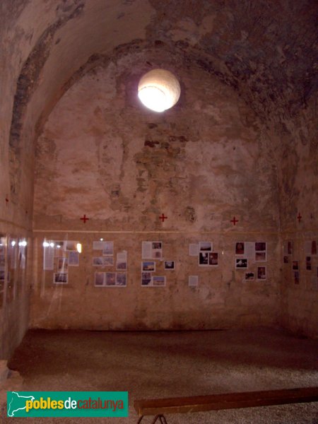 Interior de l'ermita de Santa Maria del Puig de la Creu