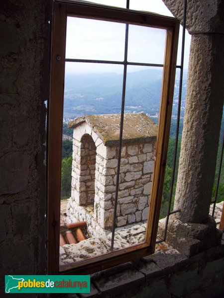 El campanar de l'ermita del Puig de la Creu, vist des del torreó (Foto: Joan Sánchez Sabé, 2007) El campanar de l'ermita del Puig de la Creu, vist des del torreó