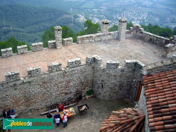 El pati del Puig de la Creu vist des del torreó (Foto: Joan Sánchez Sabé, 2007) El pati del Puig de la Creu vist des del torreó