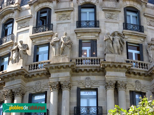 Barcelona - Passeig de Gràcia, 21 - Escultures de Frederic Marés