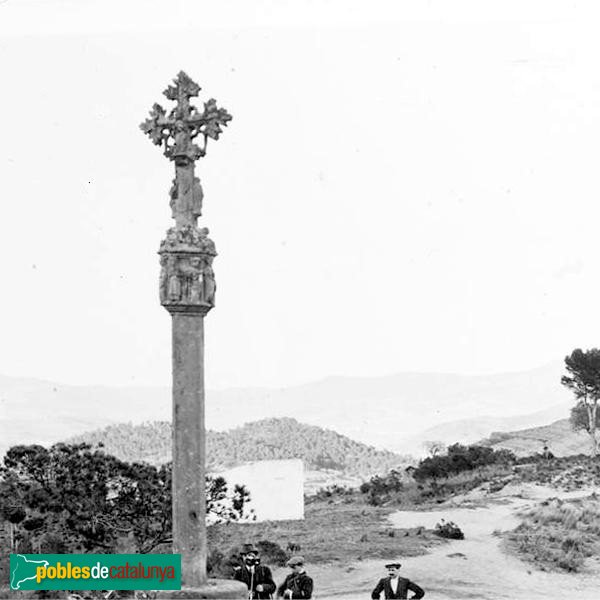 Cervelló - Creu de terme (Foto: Josep Salvany - Fons Salvany, Biblioteca de Catalunya, 1912) Cervelló - Creu de terme