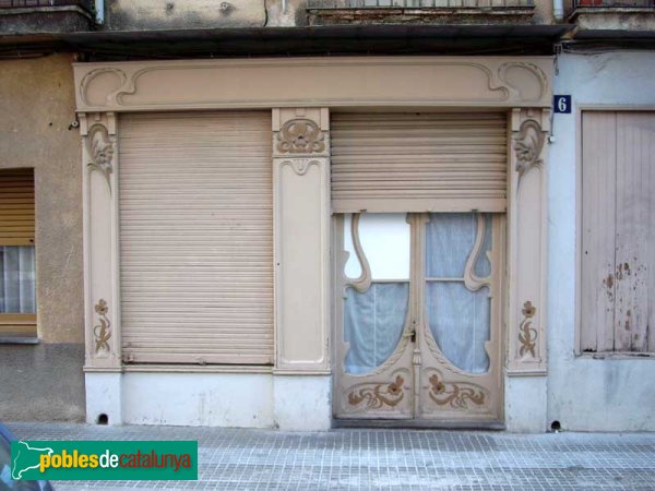 Botiga Bernadet, al número 6 del carrer Major (Foto: Joan Sánchez Sabé, 2007) Botiga Bernadet, al número 6 del carrer Major