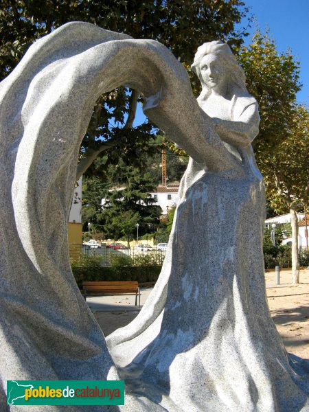 Arenys de Munt - Monument a la Puntaire