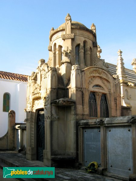 Canet de Mar - Panteó Busquets (Foto: Albert Esteves, 2007) Canet de Mar - Panteó Busquets