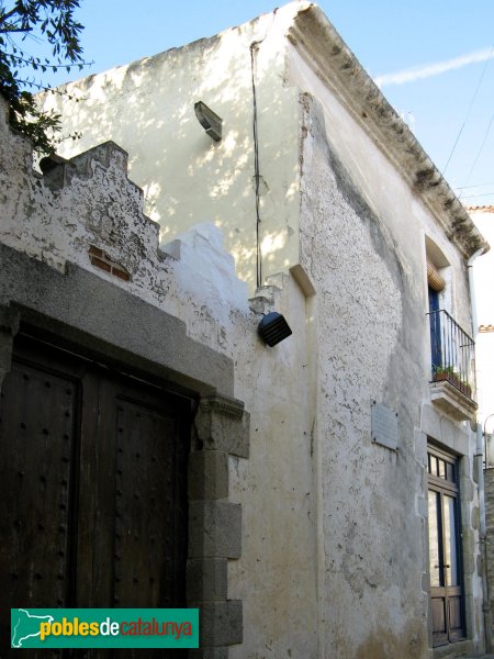 Sant Pol - Casa natal de l'abat Deàs (Foto: Albert Esteves, 2007) Sant Pol - Casa natal de l'abat Deàs