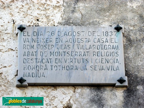 Sant Pol - Casa natal de l'abat Deàs, placa commemorativa (Foto: Albert Esteves, 2007) Sant Pol - Casa natal de l'abat Deàs, placa commemorativa