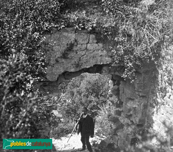 Palafolls - Castell (Foto: Josep Salvany - Fons Salvany, Biblioteca de Catalunya, 1913) Palafolls - Castell