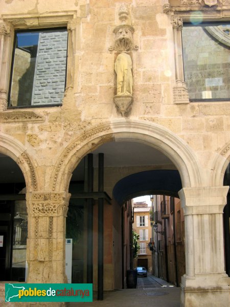 Tarragona - Antic Hospital de Santa Tecla (Foto: Albert Esteves, 2008) Tarragona - Antic Hospital de Santa Tecla