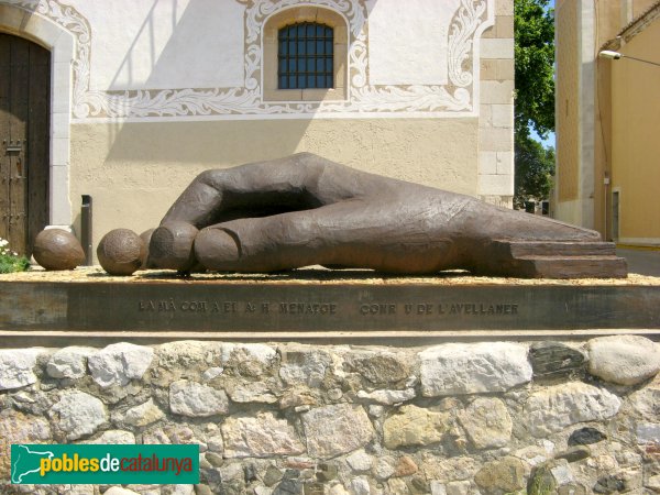 El Morell - Monument La mà com a eina