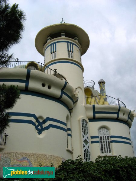 Sant Joan Despí - Torre de la Creu (Foto: Albert Esteves, 2008) Sant Joan Despí - Torre de la Creu