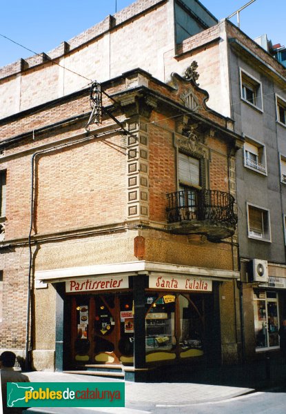 L'Hospitalet de Llobregat - Casa Joaquim Piera, abans de la remunta (Foto: Valentí Pons) L'Hospitalet de Llobregat - Casa Joaquim Piera, abans de la remunta