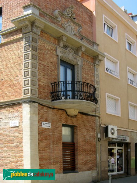L'Hospitalet de Llobregat - Casa Joaquim Piera (Foto: Albert Esteves, 2008) L'Hospitalet de Llobregat - Casa Joaquim Piera