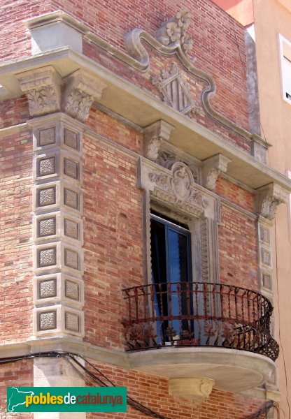 L'Hospitalet de Llobregat - Casa Joaquim Piera (Foto: Albert Esteves, 2006) L'Hospitalet de Llobregat - Casa Joaquim Piera