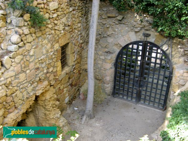 Tarragona - Tamarit, portal de la Creu (Foto: Albert Esteves, 2008) Tarragona - Tamarit, portal de la Creu