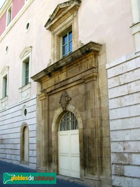 Tarragona - Edifici de la Beneficència (Foto: Albert Esteves, 2008) Tarragona - Edifici de la Beneficència
