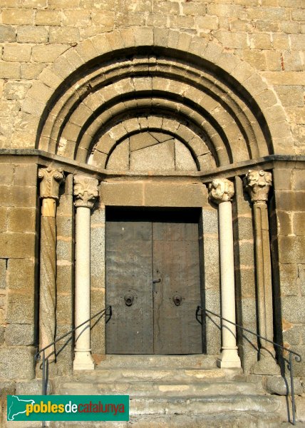 Pau - Església de Sant Martí, portada (Foto: Albert Esteves, 2008) Pau - Església de Sant Martí, portada
