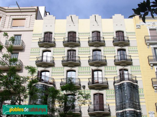 Barcelona - Casa Cama i Escurra (Gran de Gracia, 15)