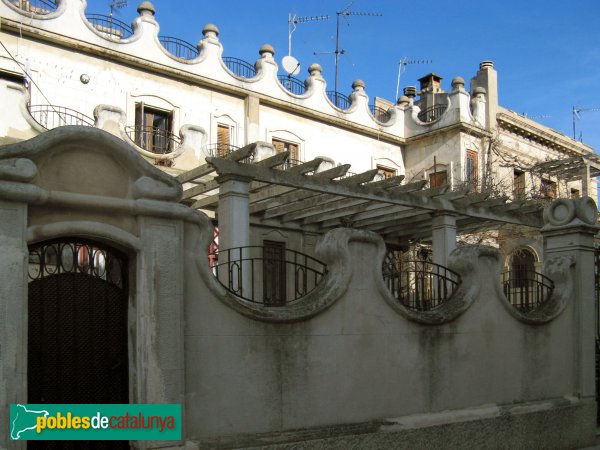 Vallbona d'Anoia - Cal Simó, façana del carrer Nou