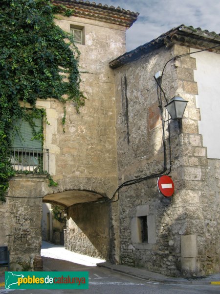 Capellades - Portal i muralla (Foto: Albert Esteves, 2009) Capellades - Portal i muralla